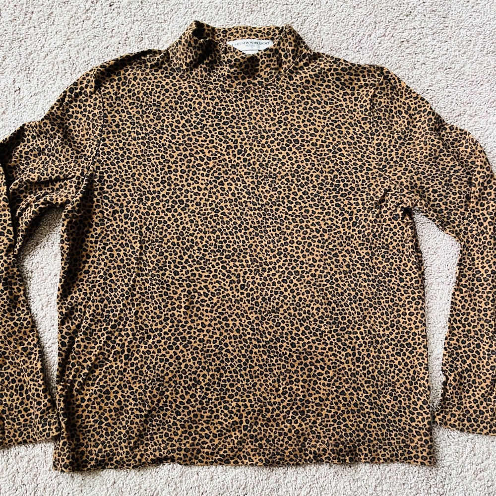 VINTAGE Leopard Print Long Sleeve Turtleneck